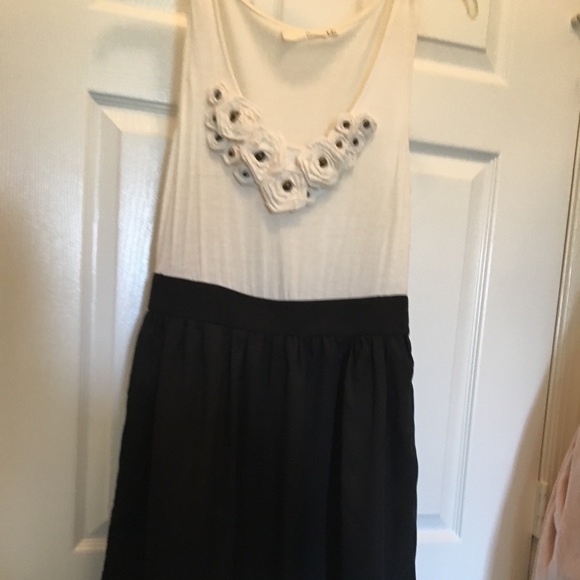 LUSH Dress - Picture 3 of 6